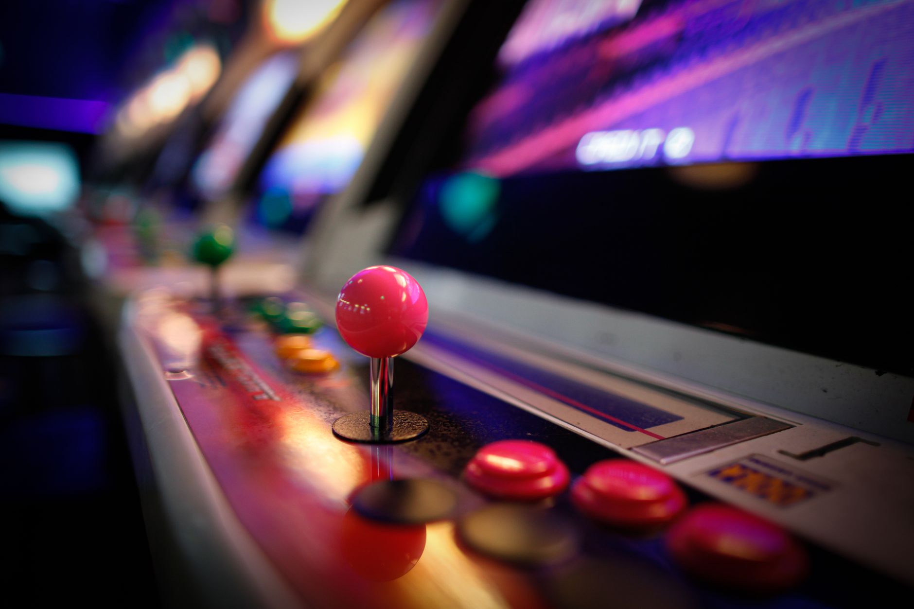 Écran arcade rétro coloré